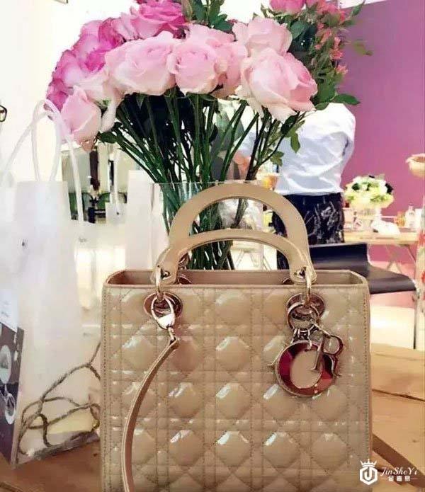 LV、Chanel、YSL三大包包大PK,你会选择谁家的？天津回收包包