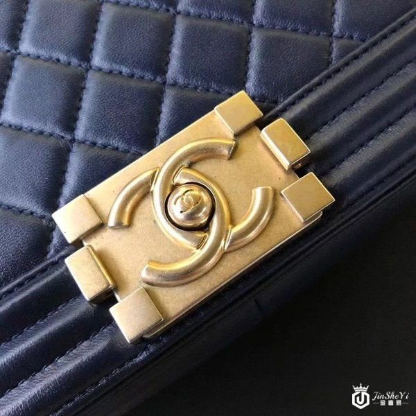 天津包包回收公司告诉您香奈儿包包如何鉴定保养？