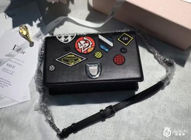 迪奥蒙田女包包回收几折？附件对其可有影响？
