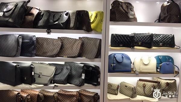 实体店回收奢侈品包包能够快速回收变现吗?回收流程麻烦吗