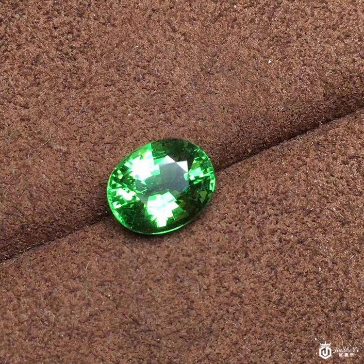 彩钻比白钻贵吗?一克拉彩钻多少钱呢?