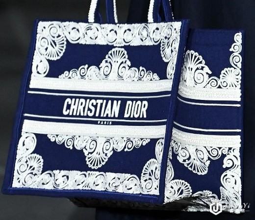 Dior包包回收多少钱，Book Tote 有哪些新花色？