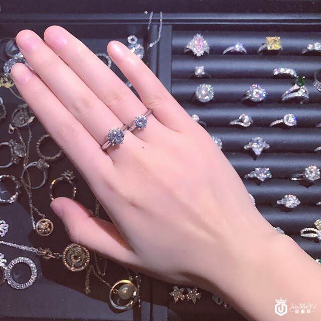 女生戒指的戴法图解是怎样的呢?女人单身戒指戴哪个手呢？