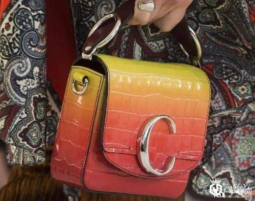 成都包包回收选哪家，蔻依Cbag实用性怎么样？