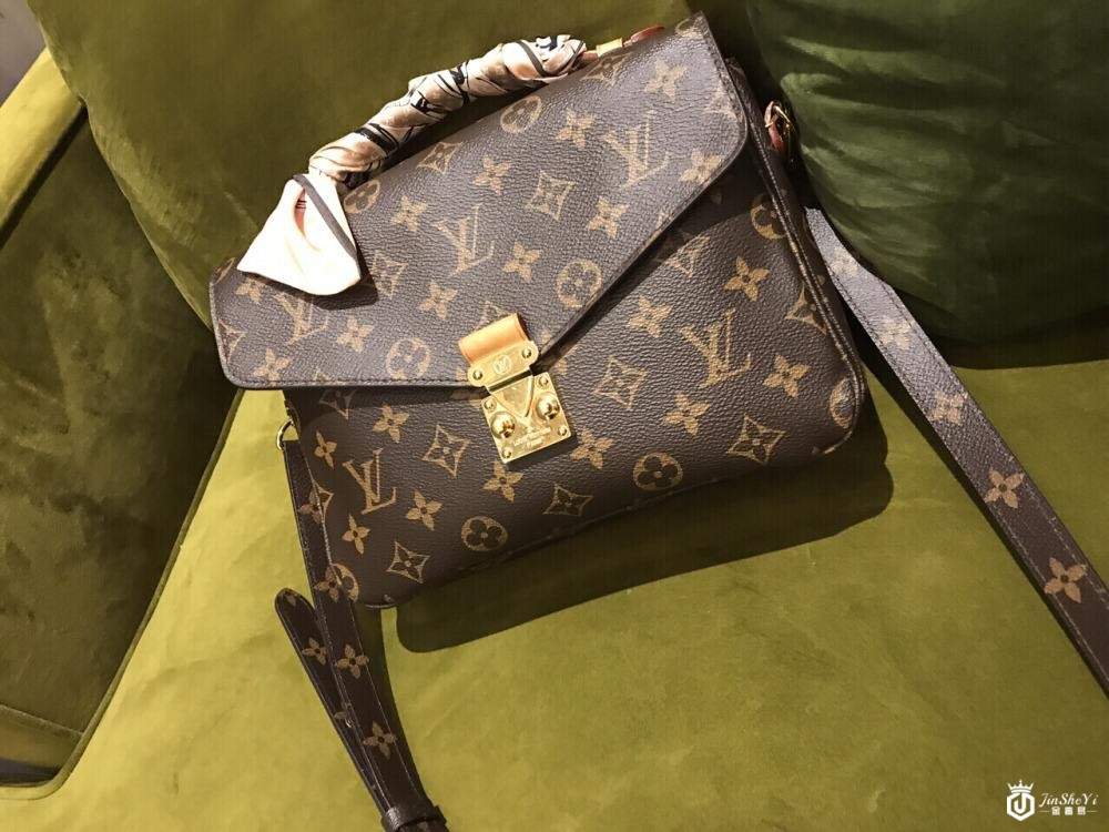 回收LV M44480包包的价格是多少?