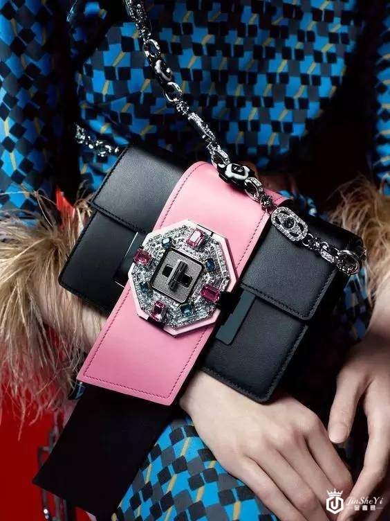 时髦Prada Ribbon舌头包回收价格多少?