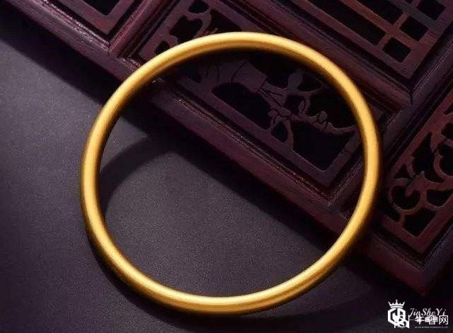 梦金园黄金手镯回收价怎么算？
