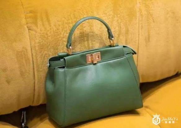 高价回收手包诚信合作，FENDI Peekaboo