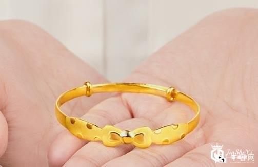 哪里回收老庙黄金，黄金戒指挑选什么款式？