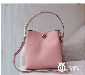 普拉达旧包回收：怎么辨别普拉达包包的真假？