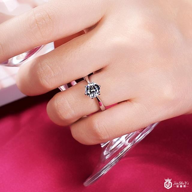 钻戒现在能卖多少钱，网上哪里能买到适宜的首饰呢？