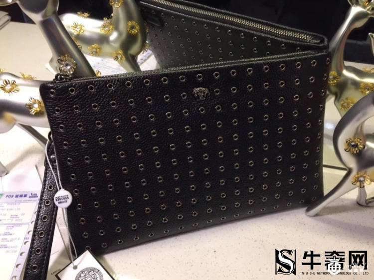 重庆包包回收：普拉达包包回收一般打几折？