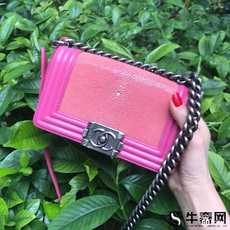 包包回收：影响lv包包回收的因素有哪些？