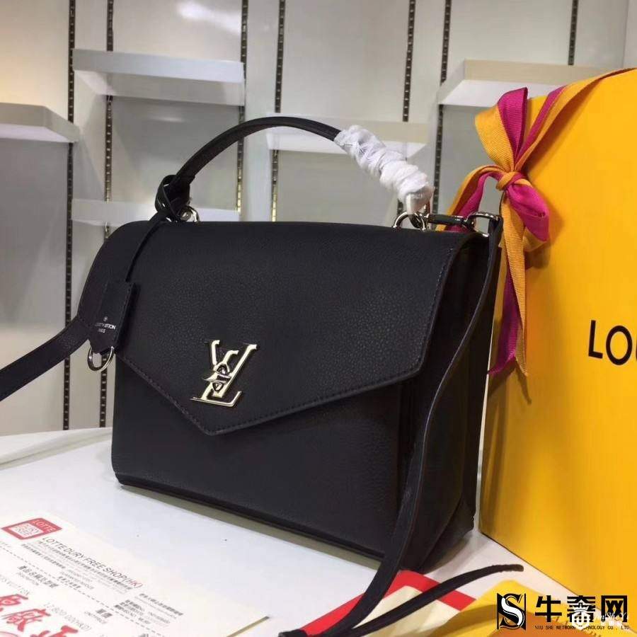 LV包包回收价格是多少钱？LV洗漱包回收保值吗？