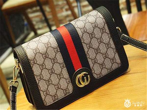 Gucci小腰包难道只适合年轻人背吗？古驰二手包包回收行情好吗？