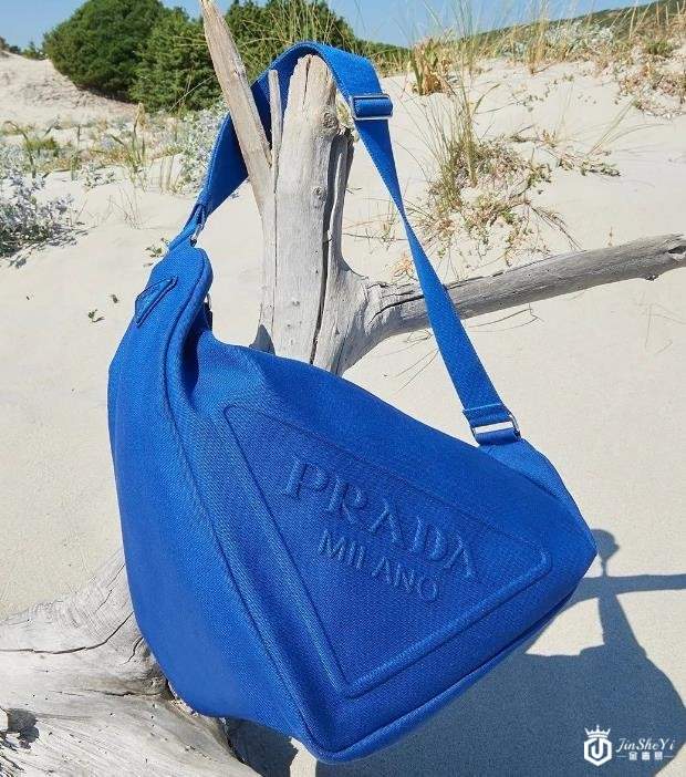 二手奢侈品回收，Prada Triangle Bag三角包！