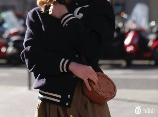 奢侈品回收店哪里有？Celine Cuir Triomphe Oval Bag
