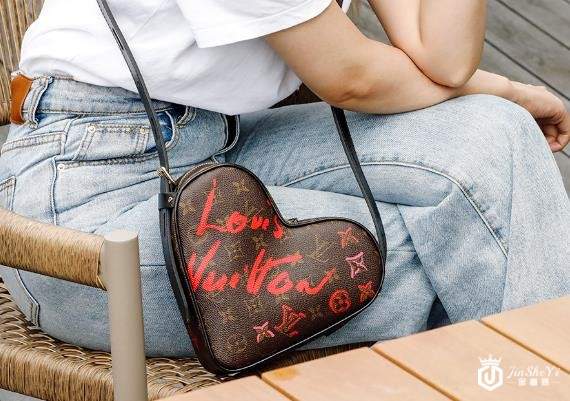 LV去哪回收好？Louis Vuitton Coeur 爱心包