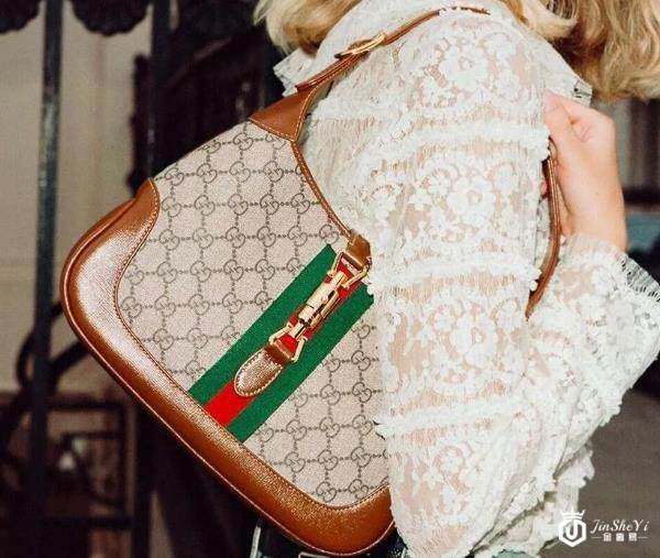 Gucci酒神mini回收通常在几折？