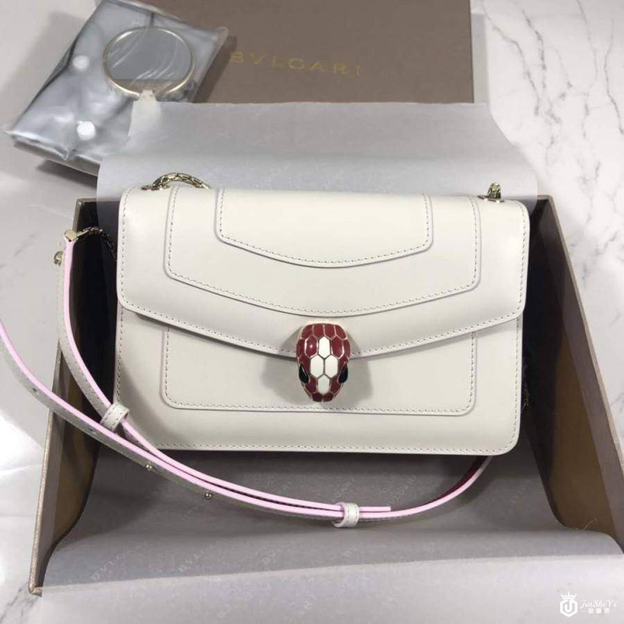 二手奢侈品包包回收价格要看哪些方面？