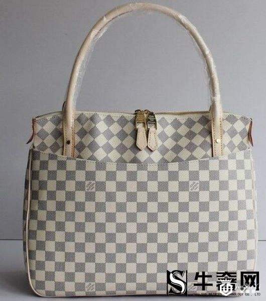 LV包包回收价格是多少钱？LV洗漱包回收保值吗？