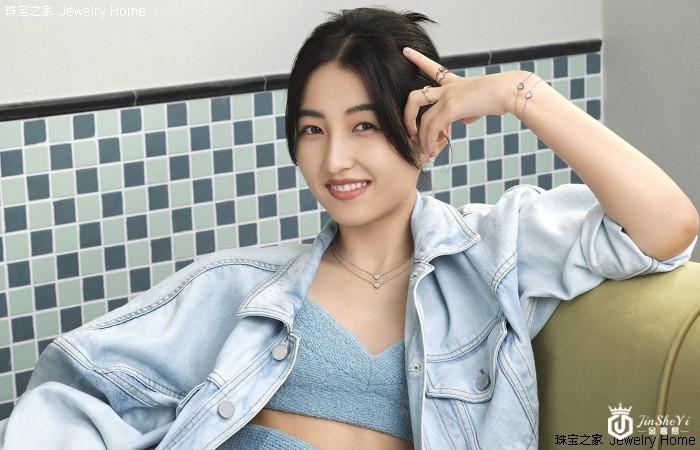 萧邦品牌大使张子枫 悦动演绎My Happy Hearts系列珠宝
