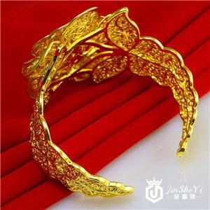 一对黄金手镯需要多少钱？