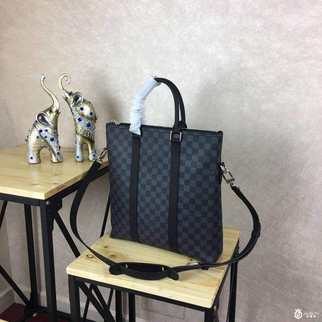 二手奢侈品包包回收价格要看哪些方面？