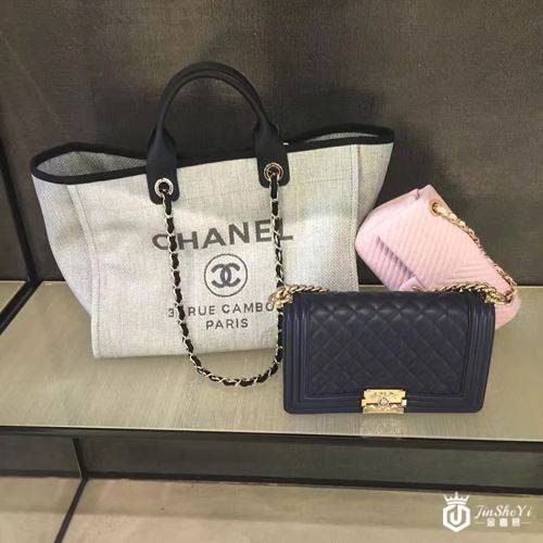 二手包包回收实体店回收香奈儿包包比普通包包更贵吗？