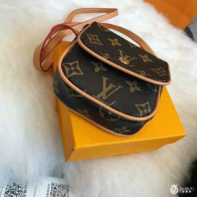二手包包回收实体店回收lv口红包吗？