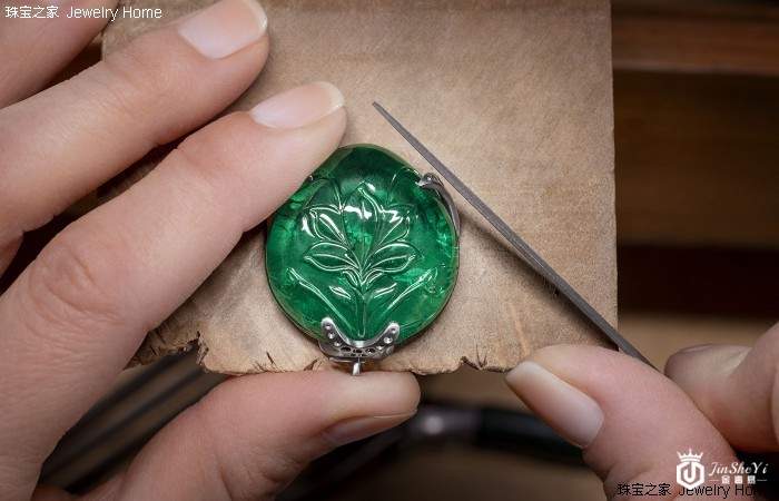 宝格丽献礼英国女王铂金禧年