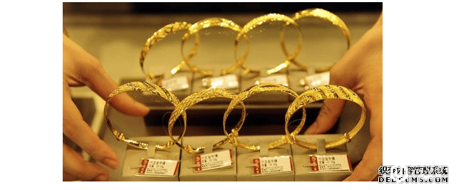 包金手链是在表层包黄金吗？