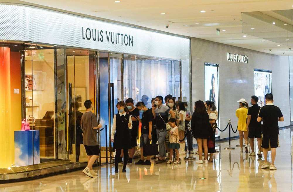 二手奢侈品已悄然崛起，“两头赚钱”还不违法，规模达到1.25万亿