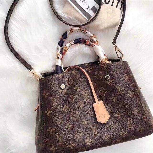 lv包包卖给二手店会贬值吗,买lv保值吗