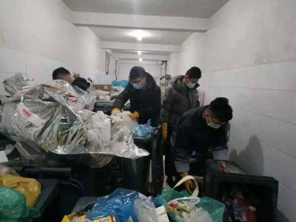 金首饰不小心扔了『杭州女子傻眼37万的黄金首饰被同事当垃圾丢了结果亮了』
