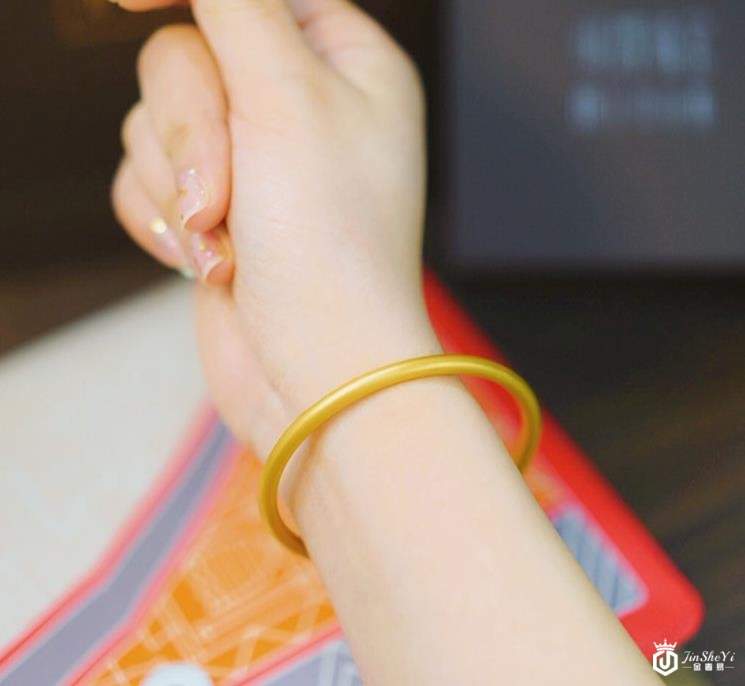 闲置黄金折现，金首饰回收一般要打几折？