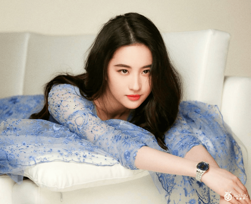 《花木兰》电影中主演们都佩戴什么手表，看完就知道