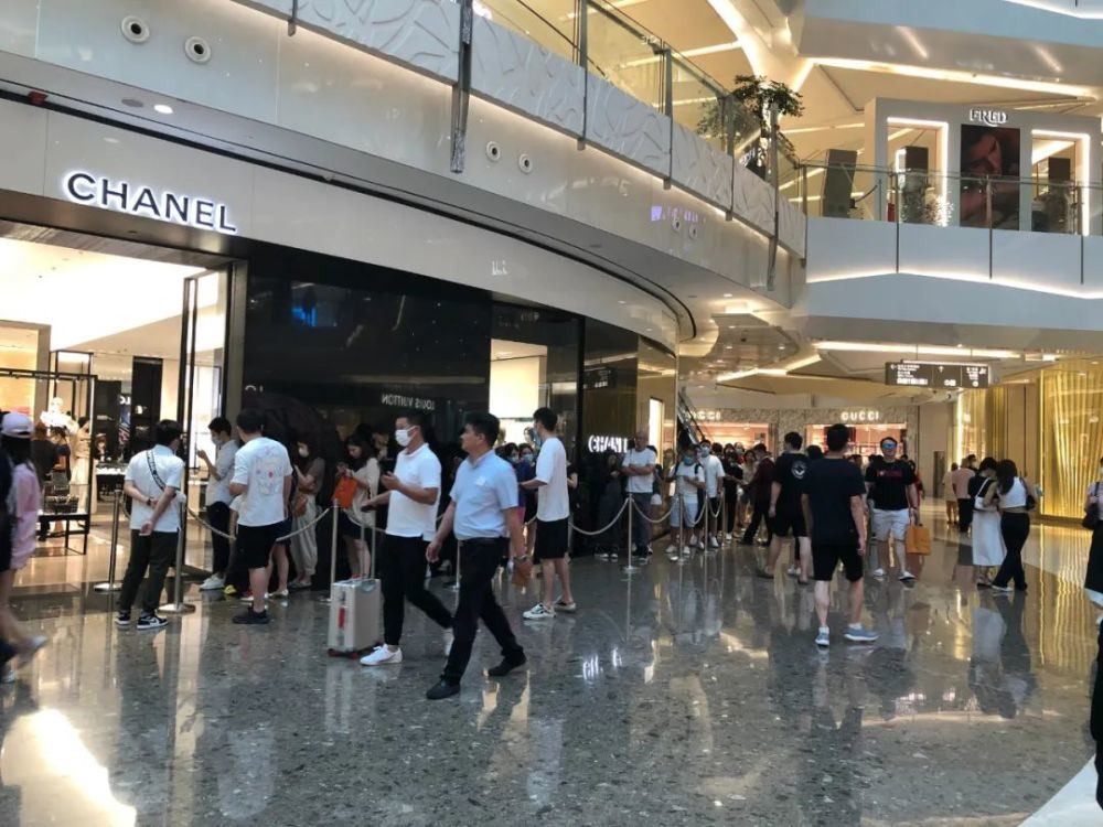 排队疯抢奢侈品？说好的9月涨价是“假消息”？