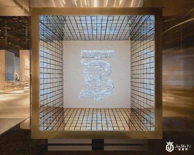 Burberry与腾讯展开技术合作，将在深圳开设奢侈品行业首家社交零售精品店