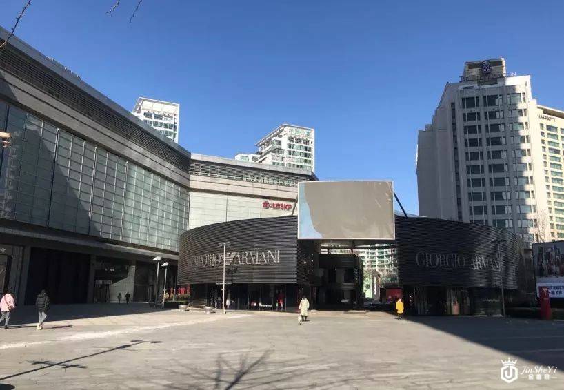 中国买家缺席香奈儿等大牌推迟中国时装秀，Burberry关闭中国大陆1/3门店，电商化成奢侈品趋势？