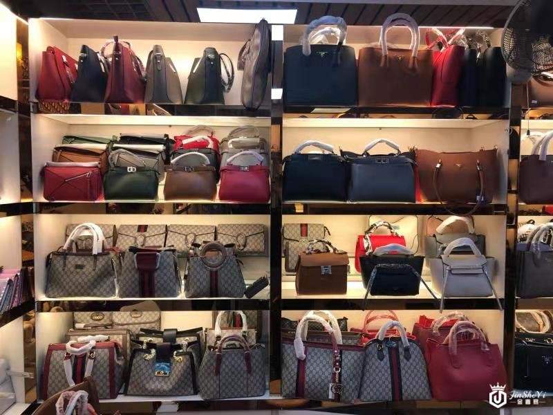 这个店里全是“奢侈品”包，涉案500万，但你绝不会想到每个包成本才30元！