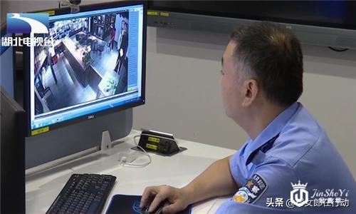 二手奢侈品店招服务员，不料招来个贼，瞄准香奈儿包包就能发财？