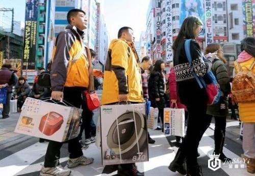 中国的出境游客可能会减少对奢侈品的消费