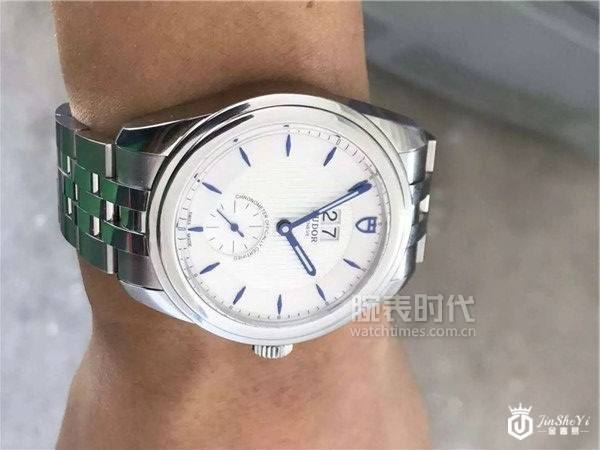 帝舵骏珏系列大日历腕表