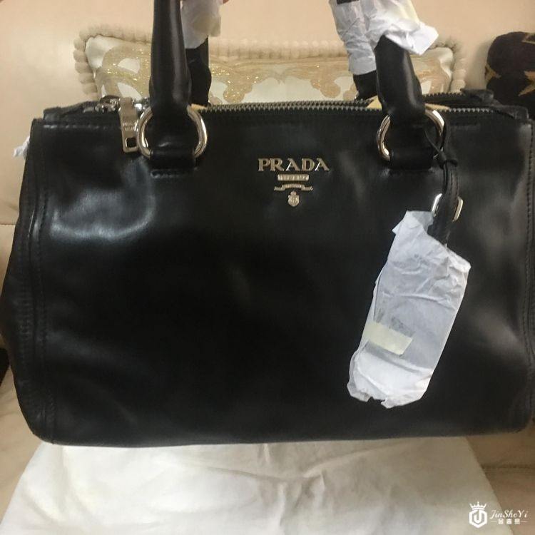 包包回收:普拉达杀手包回收多少钱