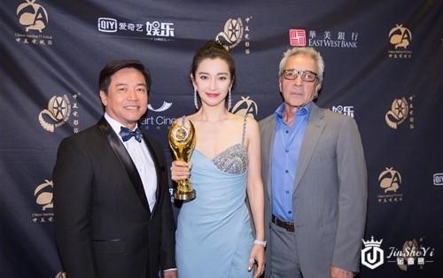 李冰冰佩戴宝齐莱200万限量腕表亮相中美电影节颁奖礼
