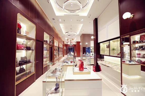 LuxStory中古奢侈品精品店北京坊开业 人气女星宋轶优雅出席