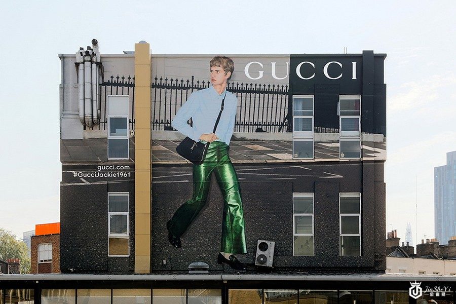 GUCCI带来 Jackie 1961 手袋艺术墙