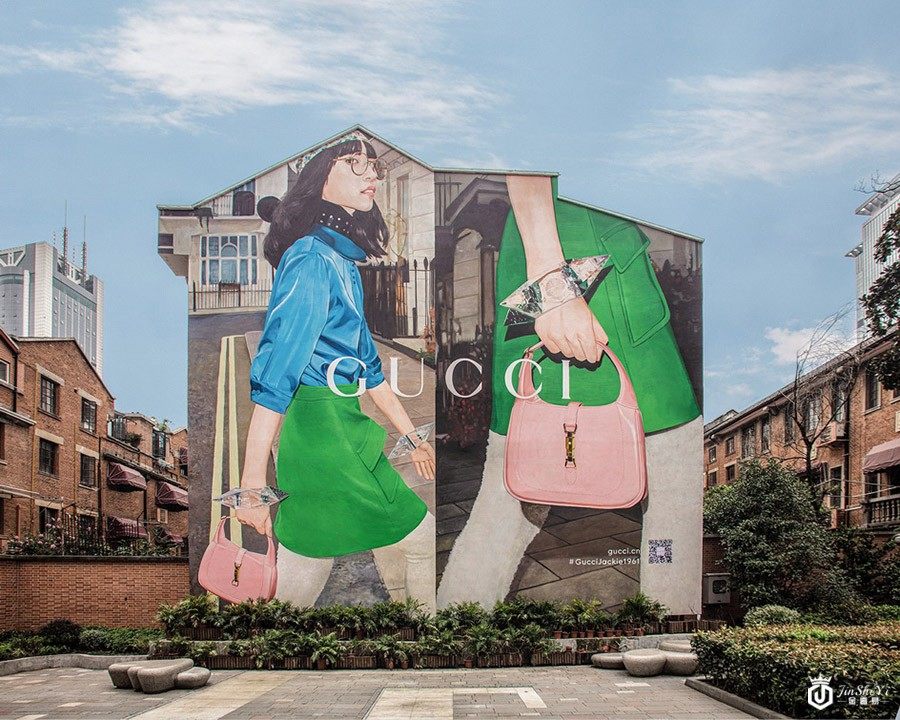 GUCCI带来 Jackie 1961 手袋艺术墙
