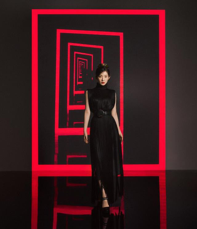 EXO的朴灿烈和Red Velvet的裴珠泫代言Prada奢侈品